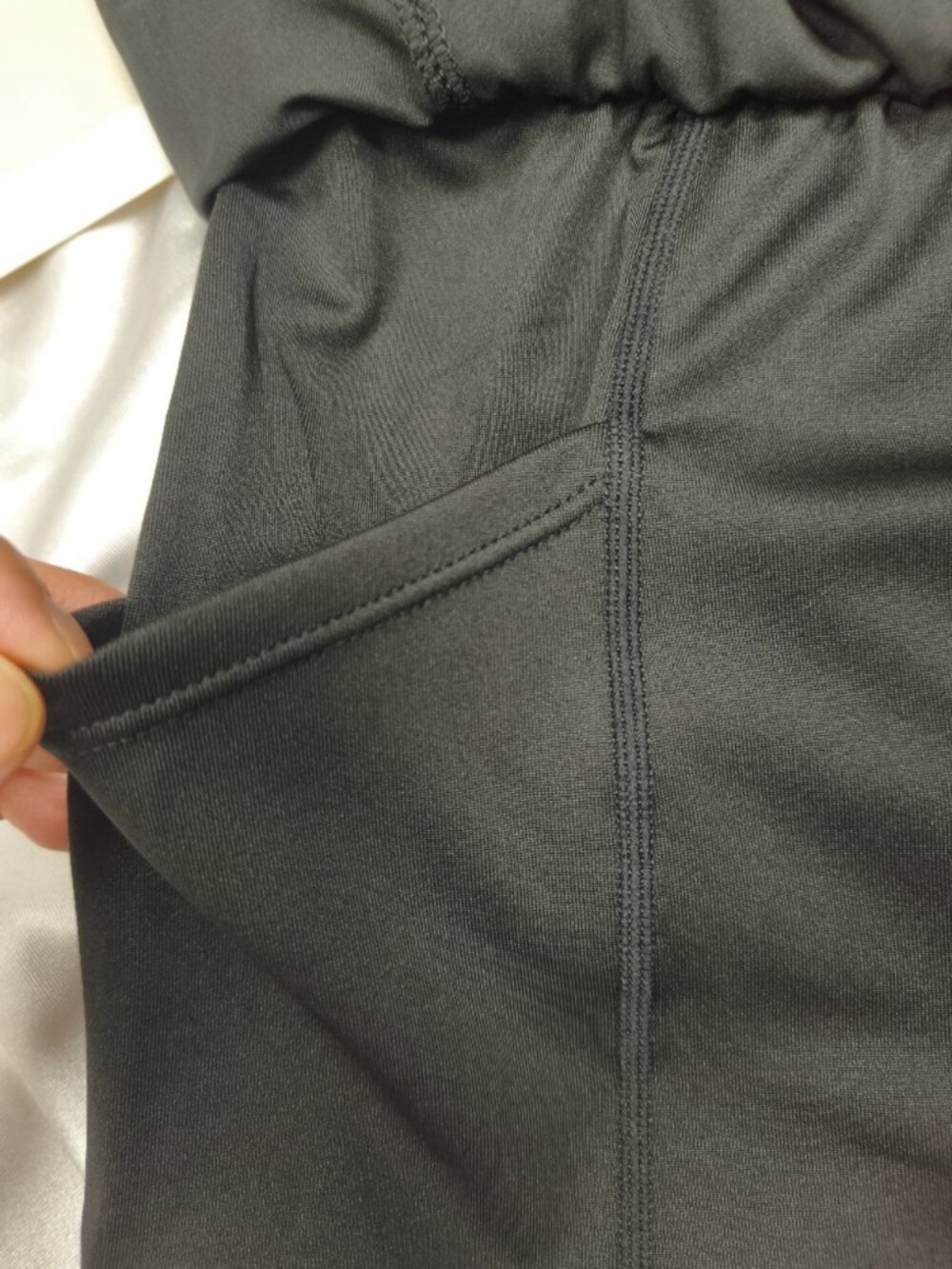 ALO Yoga Black Circle Skater Skirt with Elastic Waist - Picture 4 of 5